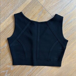 BCBGMAXAZRIA Fenella Cropped Top
In Black